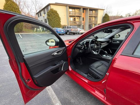 Used 2020 Alfa Romeo Giulia Ti w/ Nero Edizione image 14