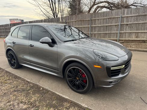 Used 2017 Porsche Cayenne GTS image 4