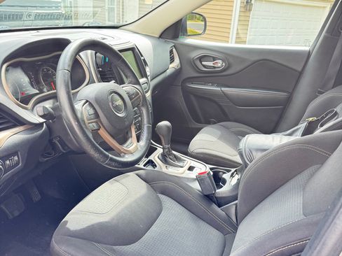 Used 2016 Jeep Cherokee Latitude FWD image 6