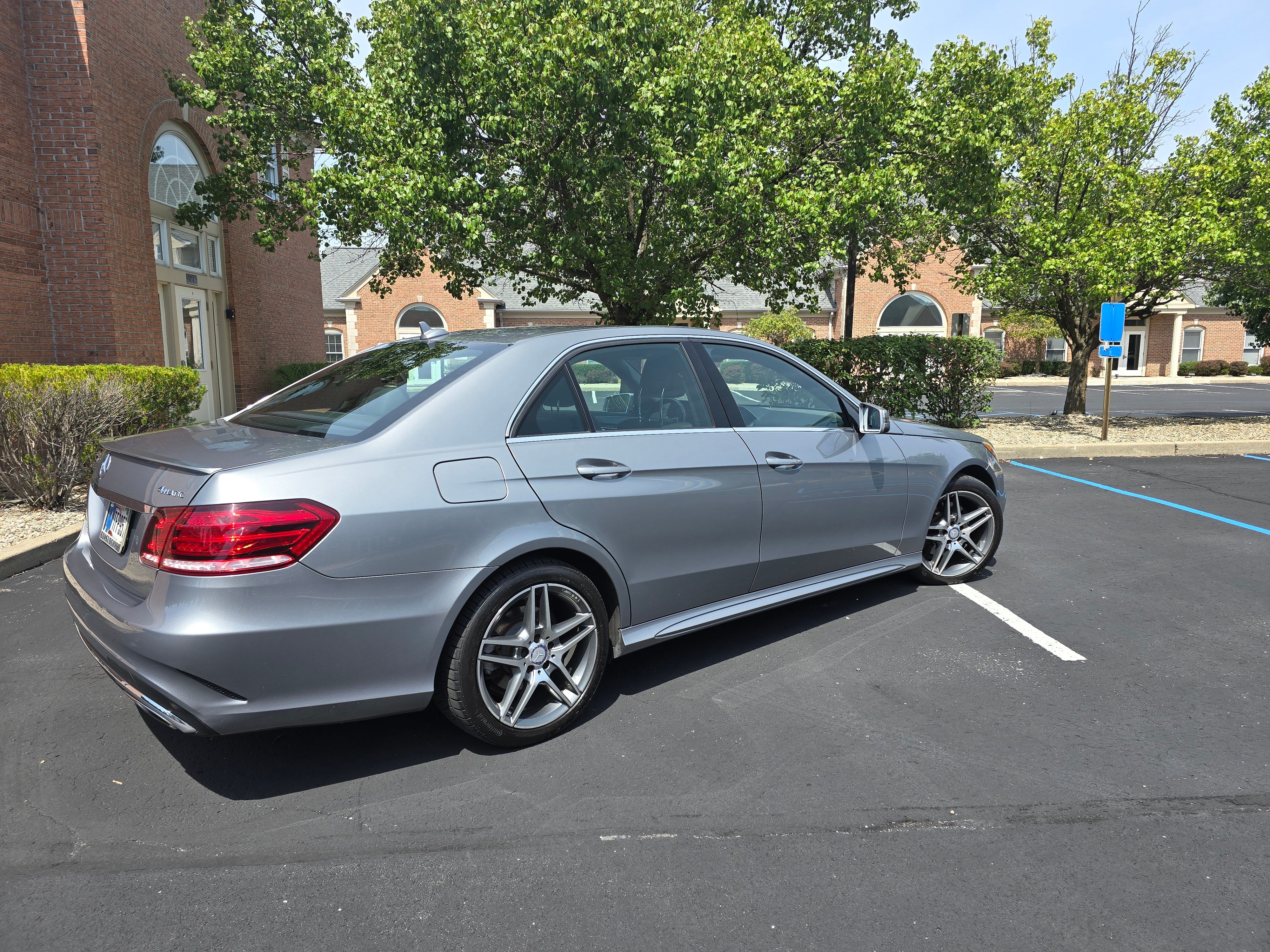 Used 2014 Mercedes-Benz E 350 4MATIC Sedan image 5