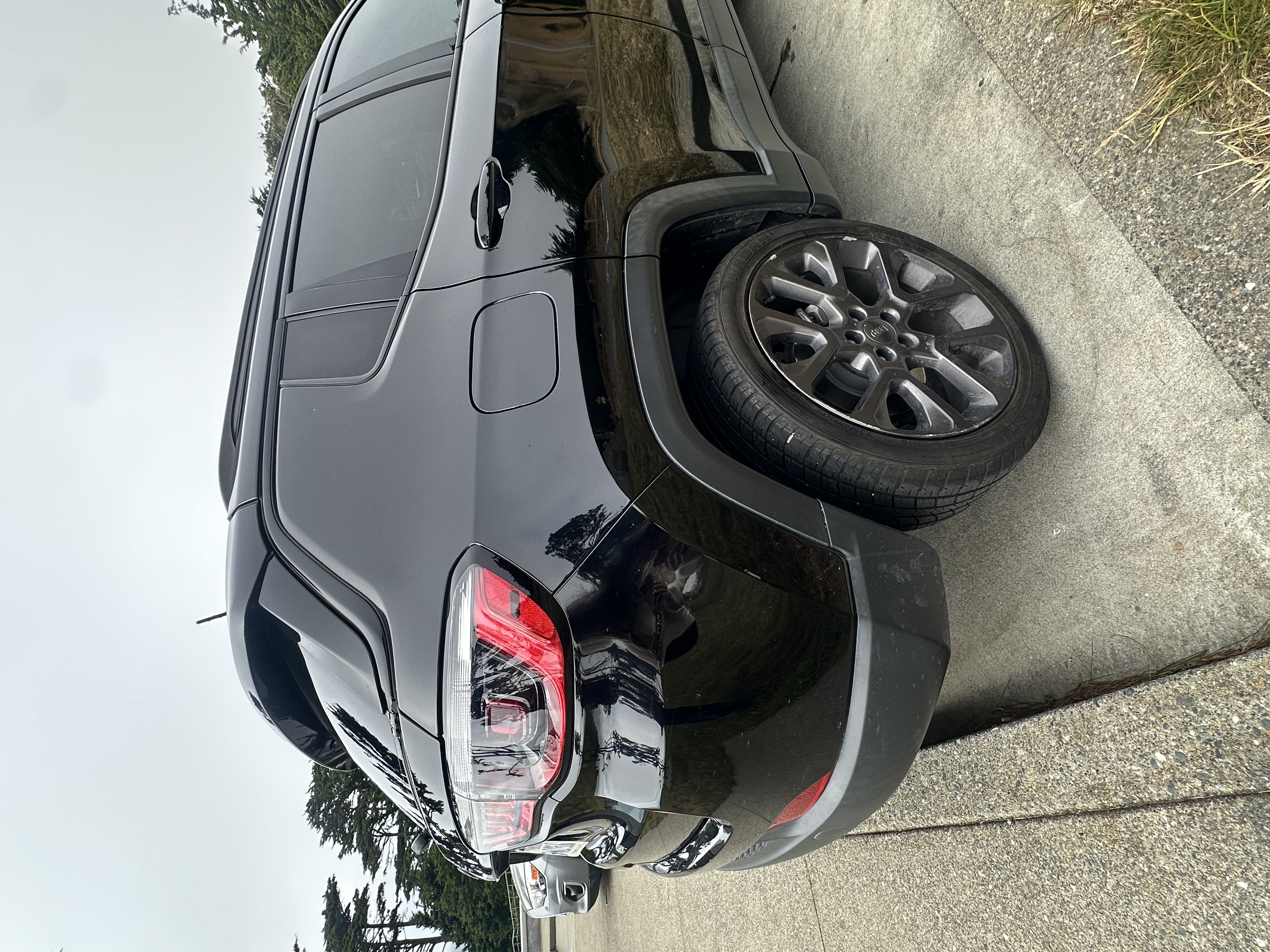 Used 2021 Jeep Compass Latitude FWD image 5