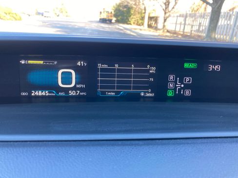 Used 2018 Toyota Prius Three image 29