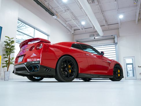 Used 2021 Nissan GT-R Premium AWD/4WD image 10