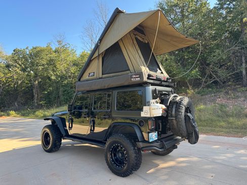 Used 2015 Jeep Wrangler Unlimited Rubicon w/ Connectivity Group image 1