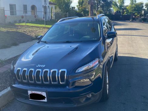 Used 2018 Jeep Cherokee Latitude image 1