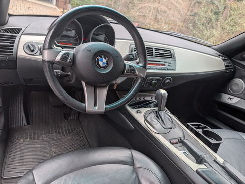 Used 2004 BMW Z4 3.0i image 9