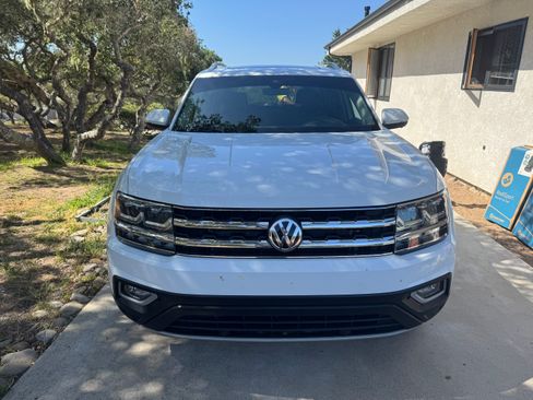 Used 2018 Volkswagen Atlas SEL Premium image 2