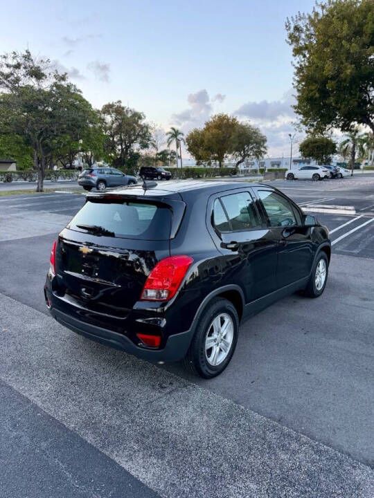 Used 2019 Chevrolet Trax LS w/ Tint and Cruise Package AWD/4WD image 4