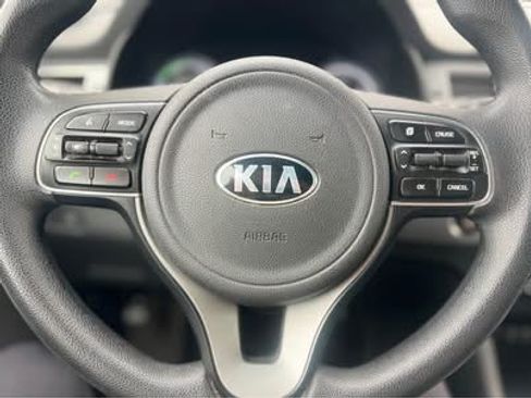 Used 2017 Kia Niro LX image 4