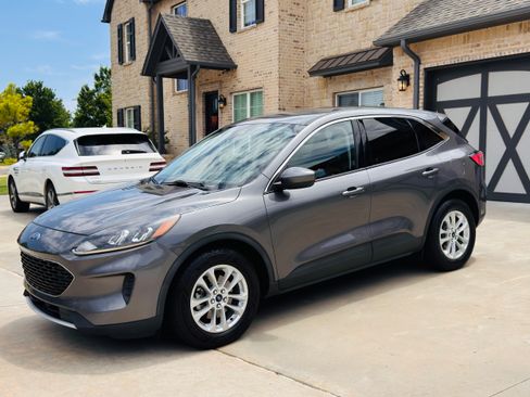 Used 2021 Ford Escape SE FWD image 8