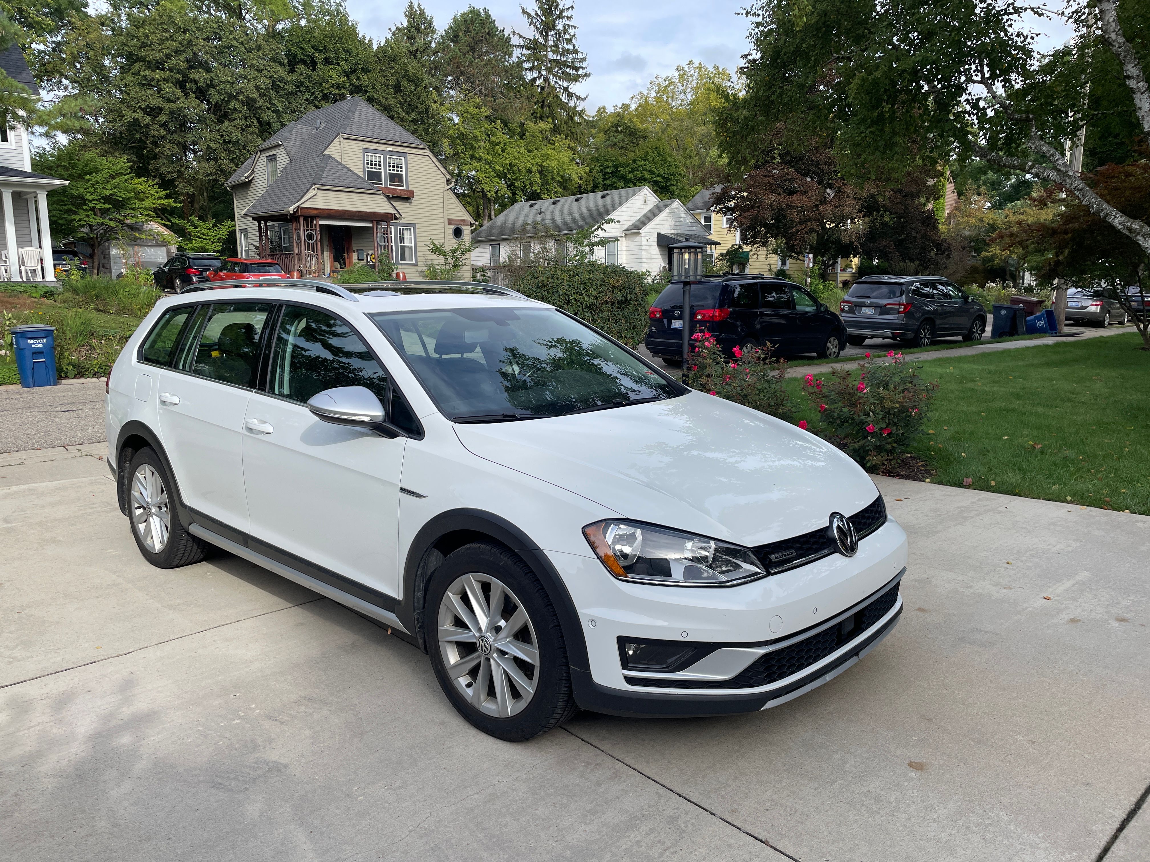 Used 2017 Volkswagen Golf Alltrack SE AWD/4WD image 6