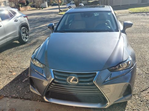 Used 2019 Lexus IS 300 image 2