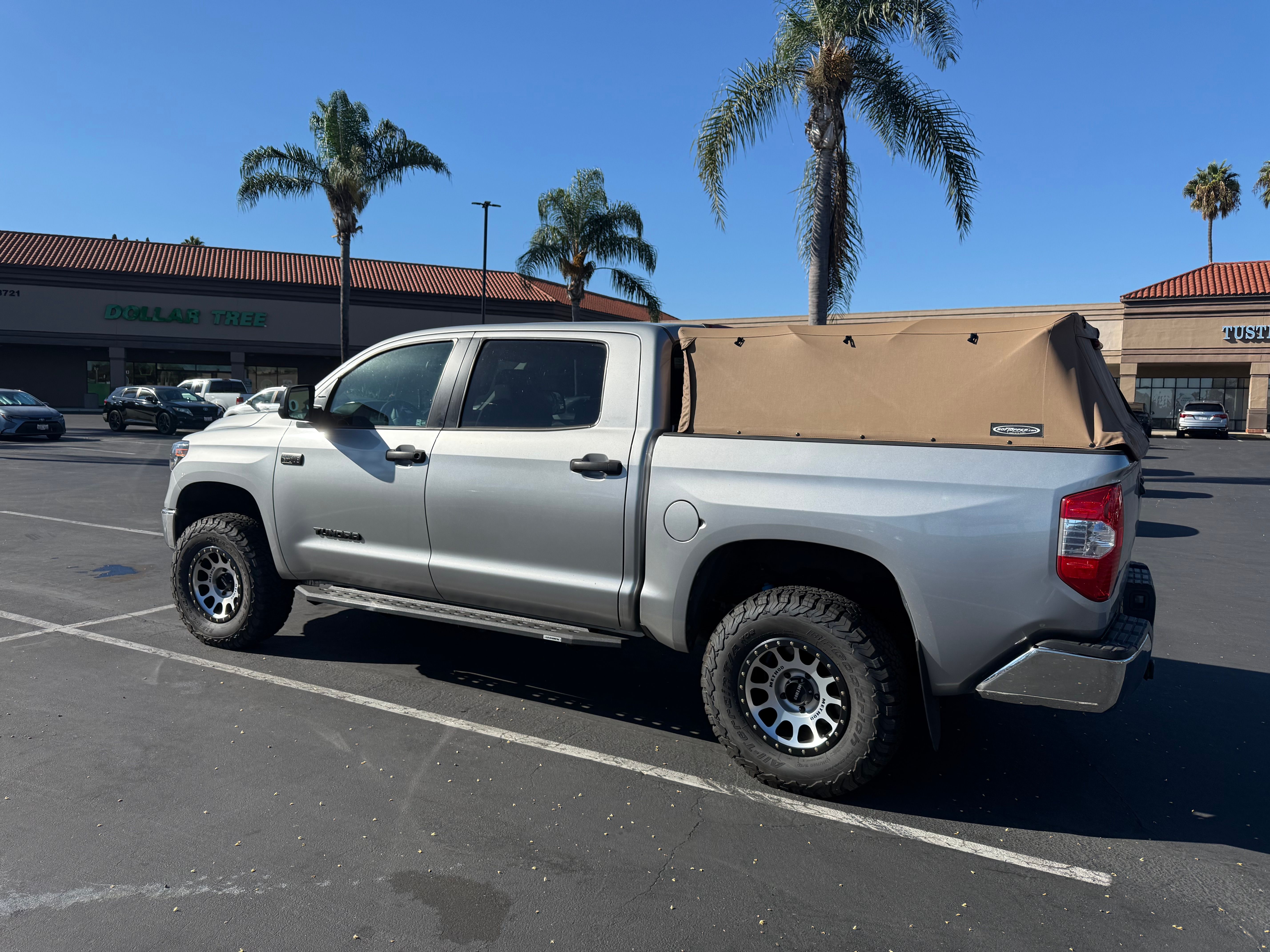 Used 2014 Toyota Tundra SR5 RWD image 1