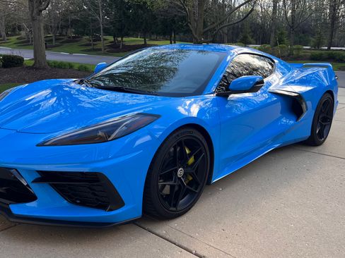 Used 2021 Chevrolet Corvette Stingray Preferred Cpe w/ Z51 Performance Package RWD image 2