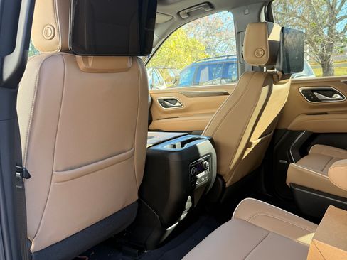 Used 2023 Chevrolet Tahoe Premier w/ Advanced Technology Package image 15