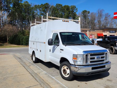 Used 2013 Ford E-350 and Econoline 350 Super Duty w/ PWR Locks & Windows Group image 2