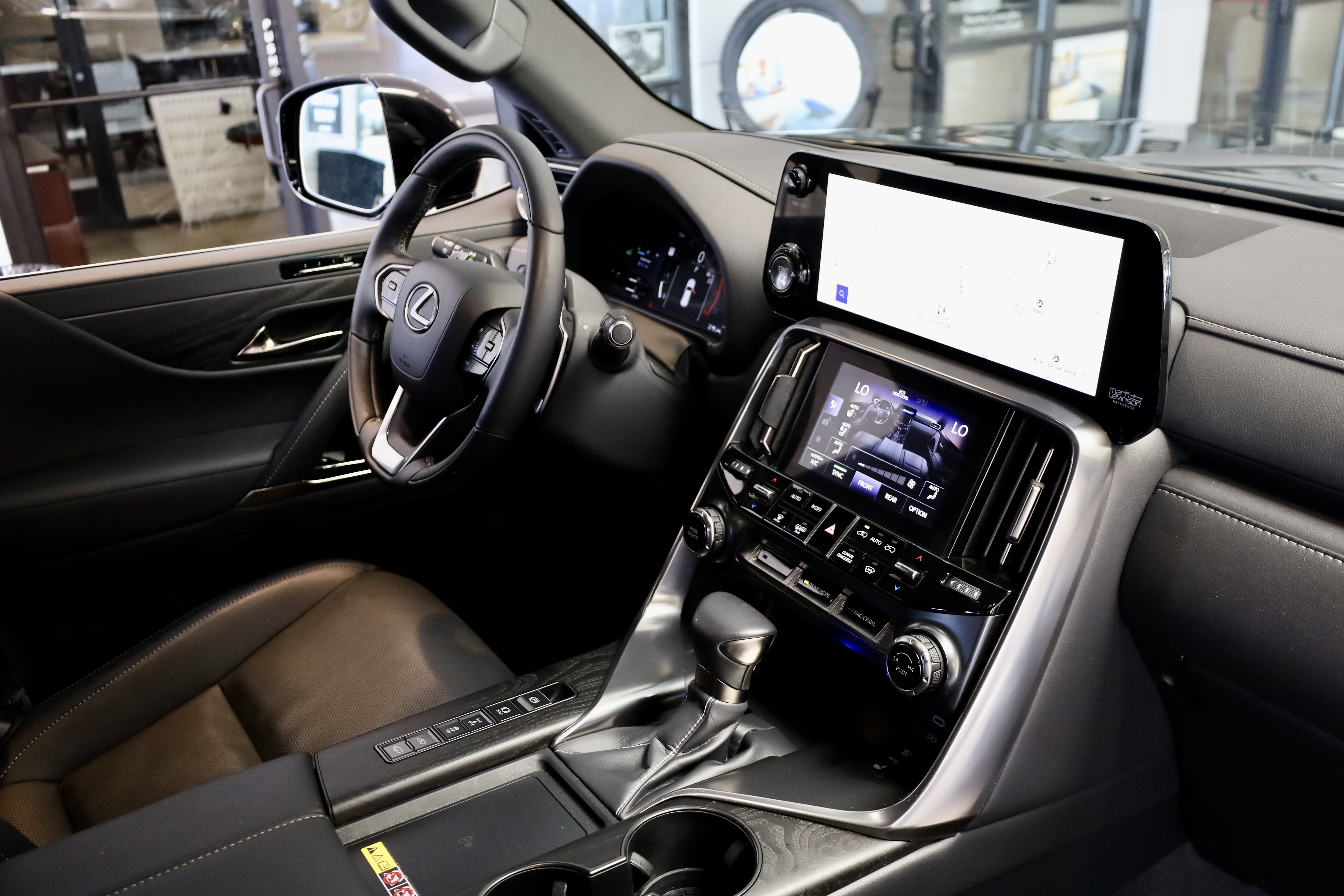 Used 2025 Lexus LX 600 4WD w/ Accessory Package (Z1) image 12