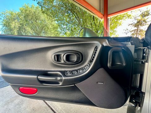 Used 2004 Chevrolet Corvette Z06 w/ Memory Package RWD image 17