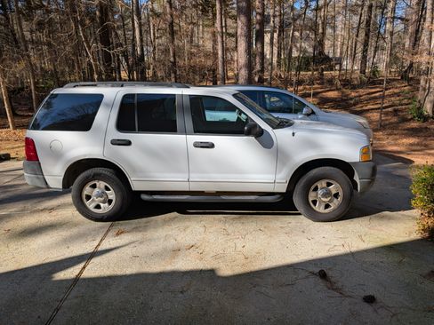 Used 2003 Ford Explorer Sport XLS image 2