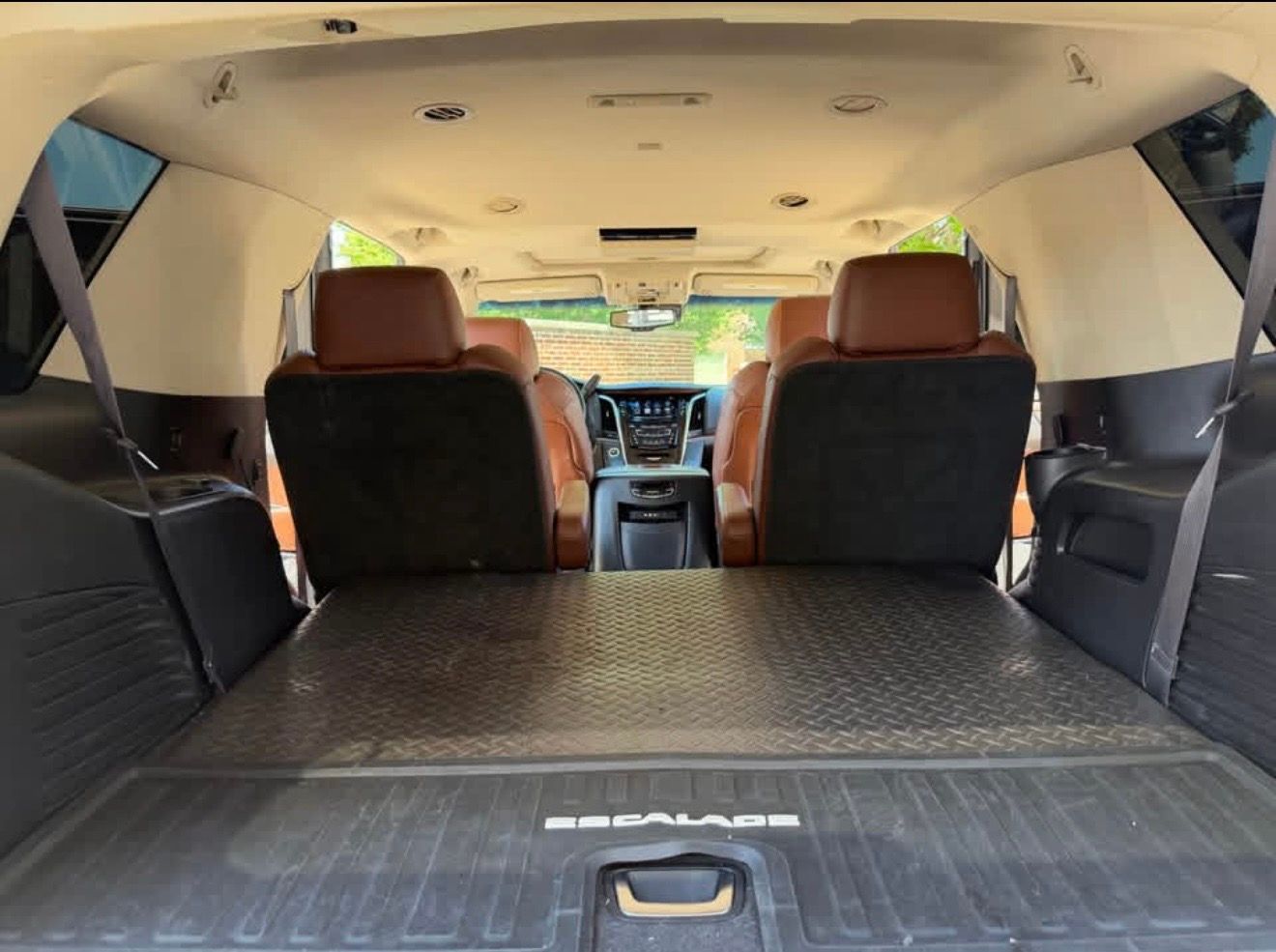 Used 2016 Cadillac Escalade Luxury RWD image 5