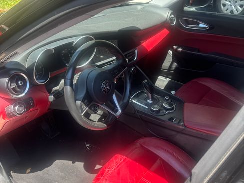 Used 2017 Alfa Romeo Giulia AWD image 4