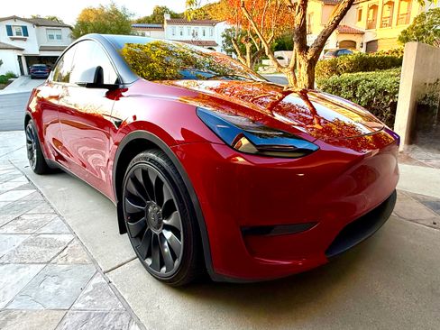 Used 2022 Tesla Model Y Performance image 2