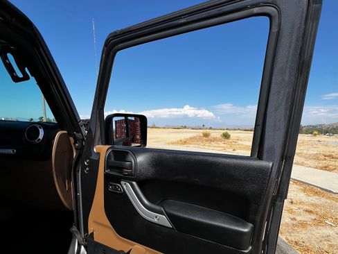 Used 2016 Jeep Wrangler Sahara w/ Connectivity Group AWD/4WD image 28