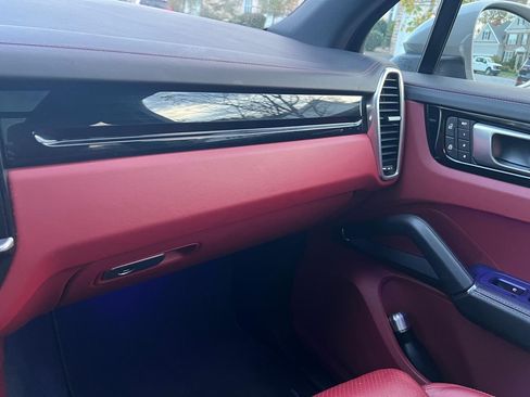 Used 2023 Porsche Cayenne Platinum Edition image 16