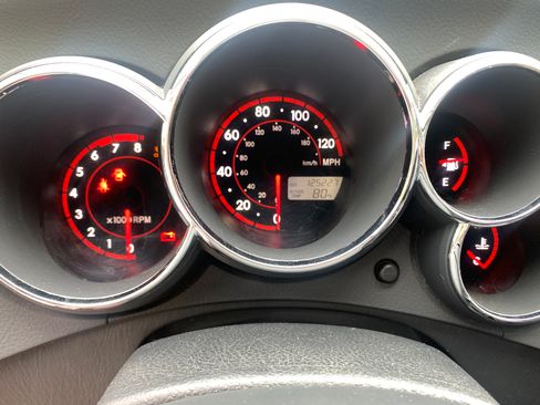 Used 2006 Pontiac Vibe w/ Security Package FWD image 16