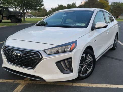 Used 2020 Hyundai Ioniq Limited FWD image 1