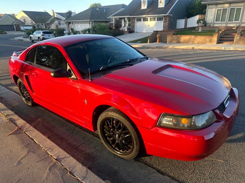Used 2000 Ford Mustang Coupe image 1