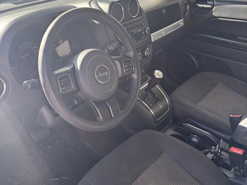 Used 2016 Jeep Compass Sport w/ Power Value Group FWD image 2