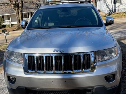 Used 2011 Jeep Grand Cherokee Limited w/ Trailer Tow Group IV image 13