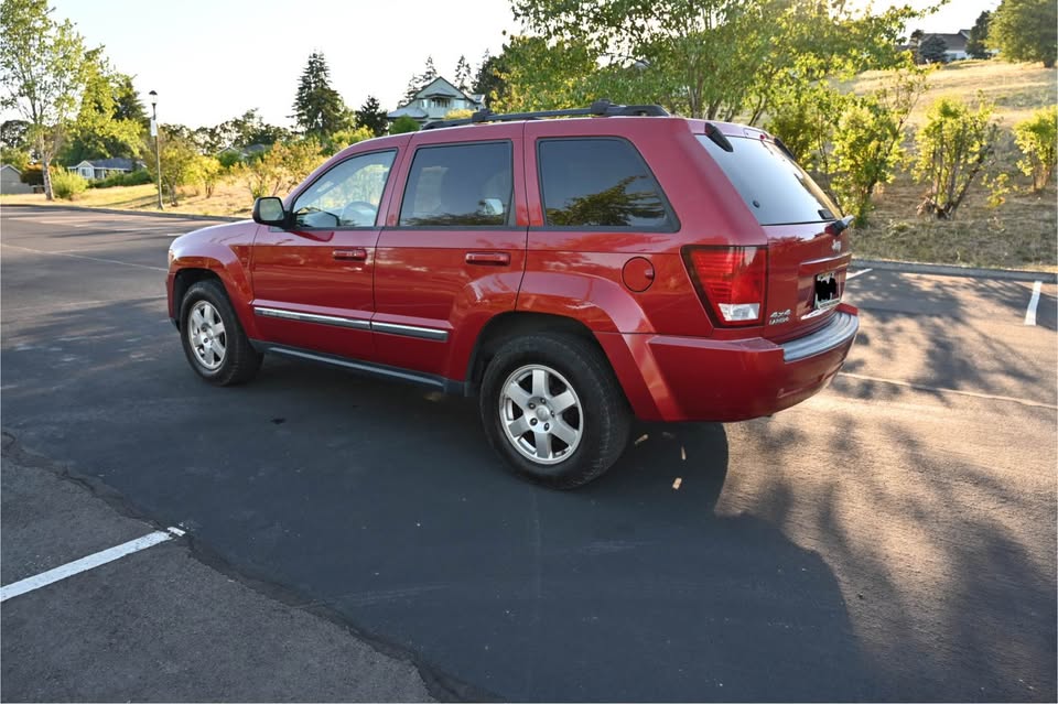 Used 2010 Jeep Grand Cherokee Laredo AWD/4WD image 9