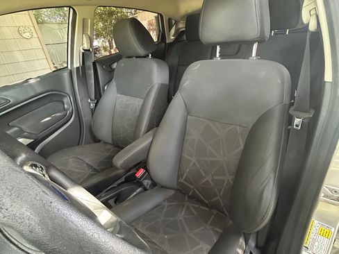 Used 2012 Ford Fiesta SE FWD image 12