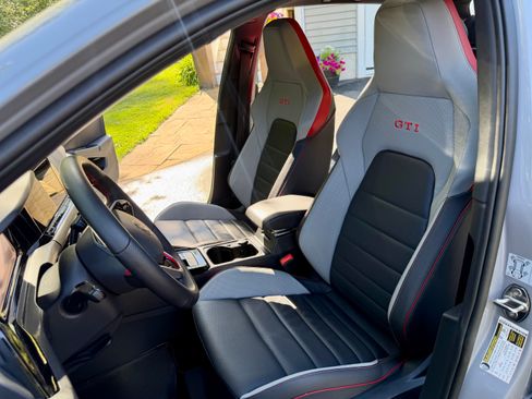 Used 2024 Volkswagen GTI SE FWD image 17