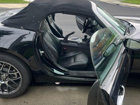 Used 2006 Pontiac Solstice Convertible w/ Premium Package image 2