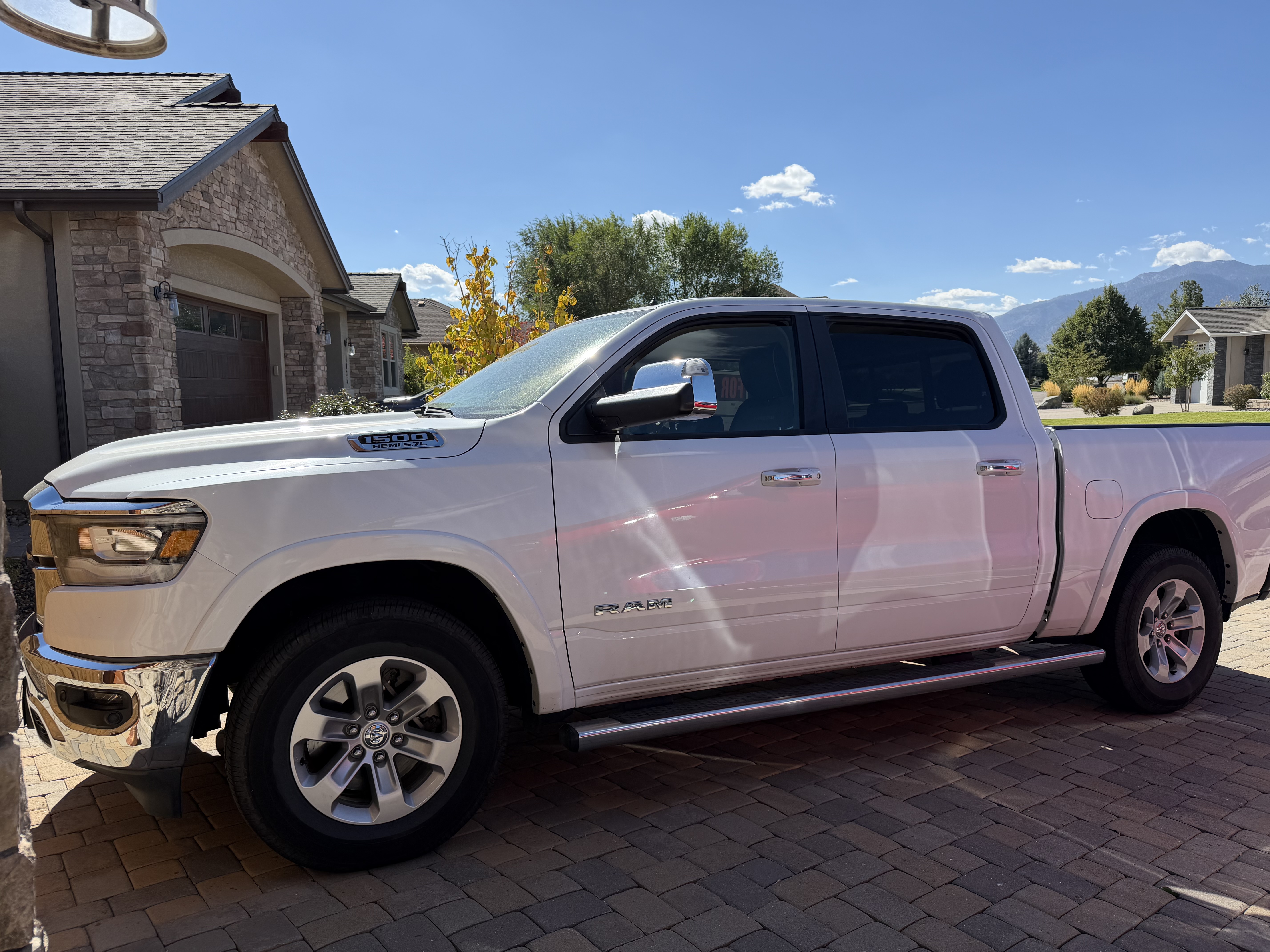 Used 2019 RAM 1500 Laramie AWD/4WD image 8