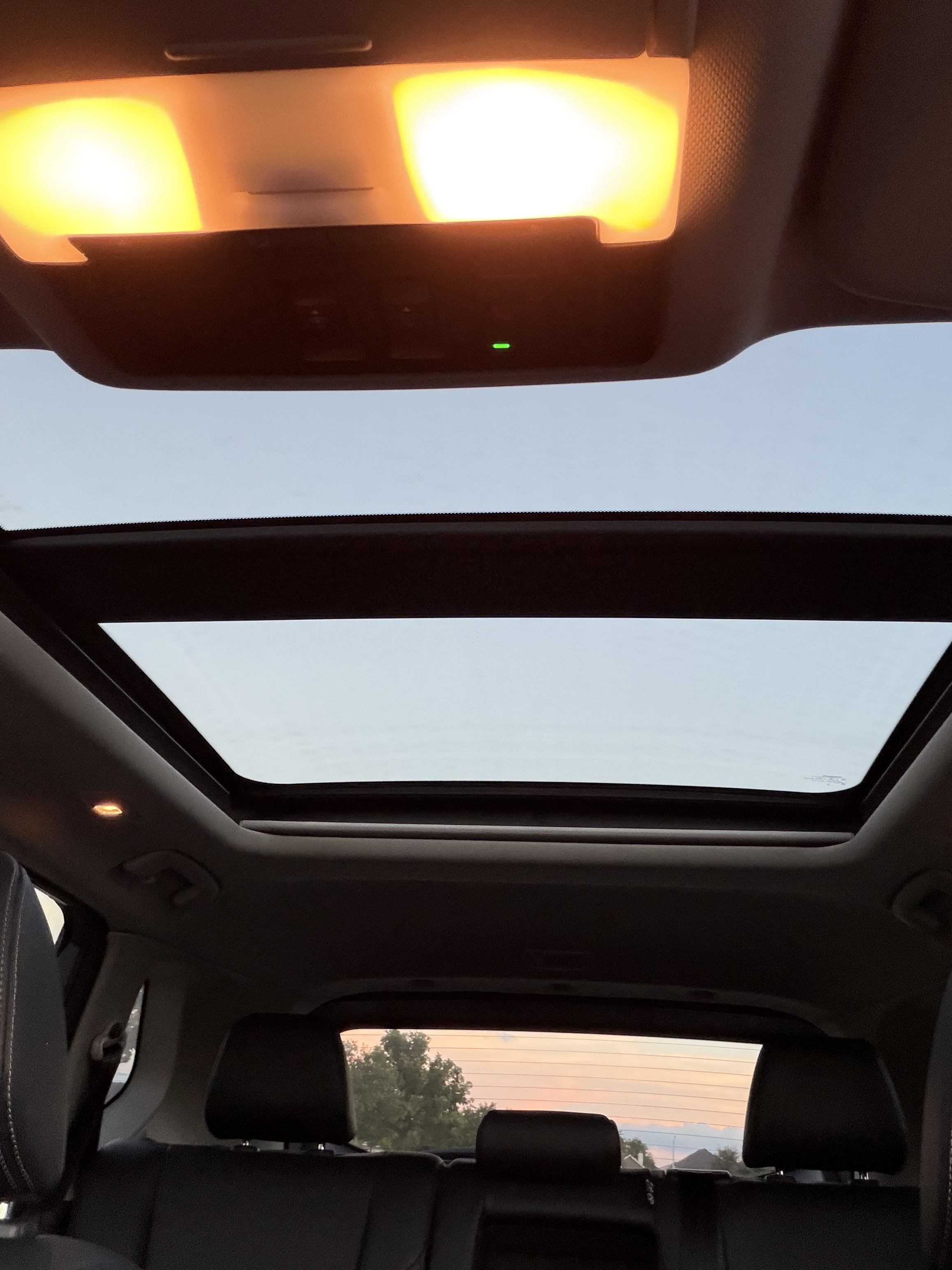 Used 2022 Nissan Rogue SL FWD image 2