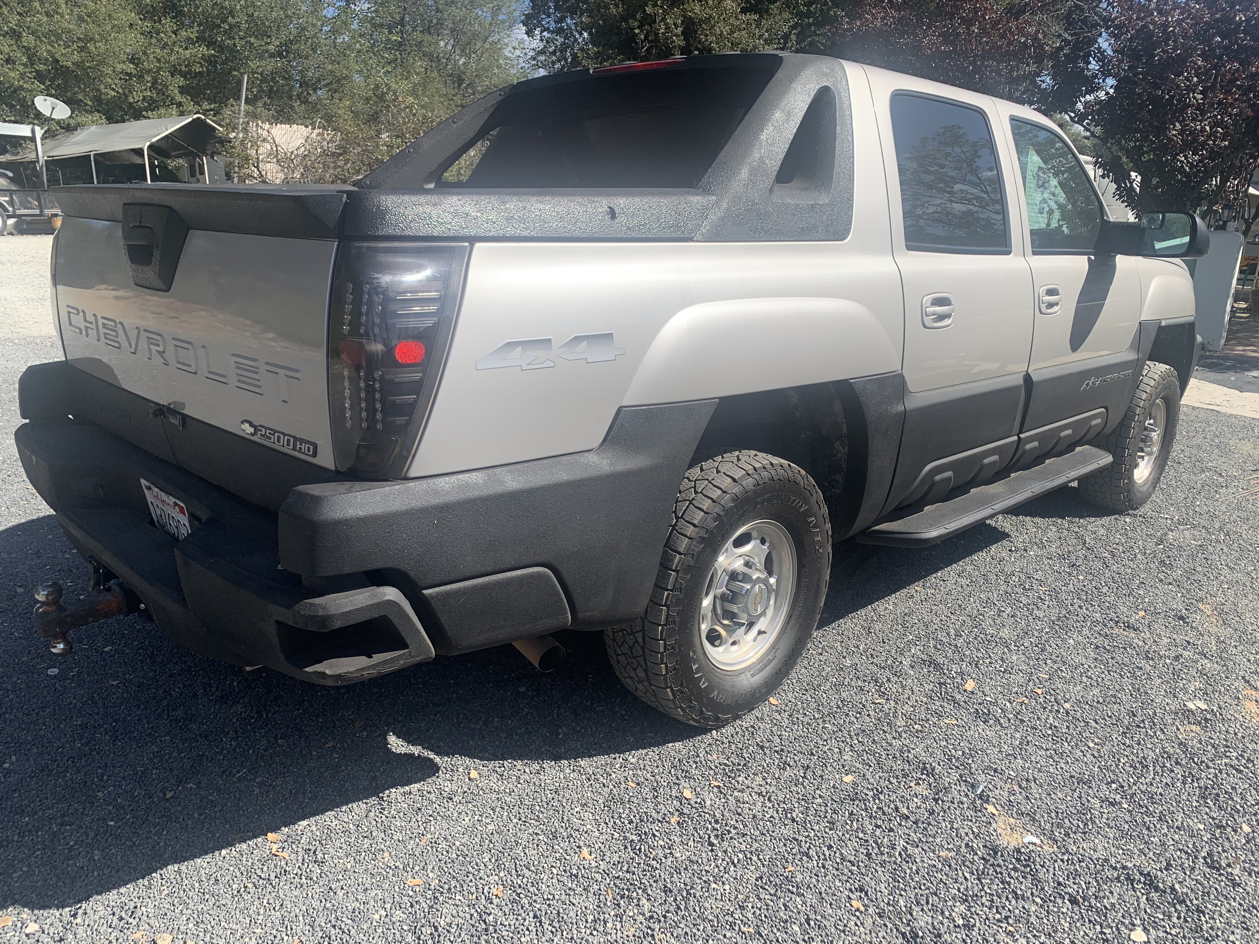 Used 2004 Chevrolet Avalanche 2500 w/ Preferred Equipment Group AWD/4WD image 10