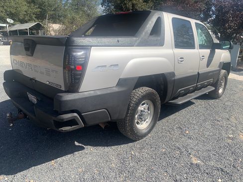 Used 2004 Chevrolet Avalanche 2500 w/ Preferred Equipment Group AWD/4WD image 10