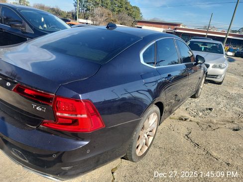Used 2017 Volvo S90 T6 Momentum w/ Vision Package image 5