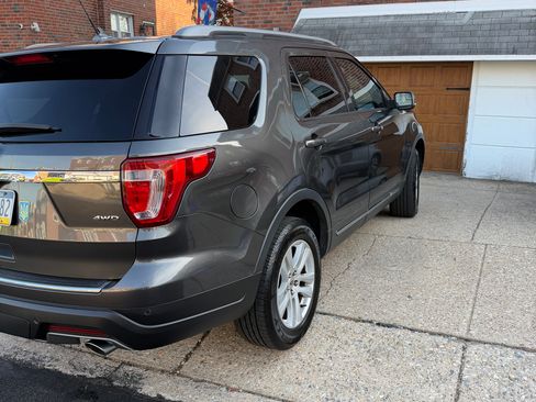 Used 2018 Ford Explorer XLT w/ Equipment Group 201A AWD/4WD image 10