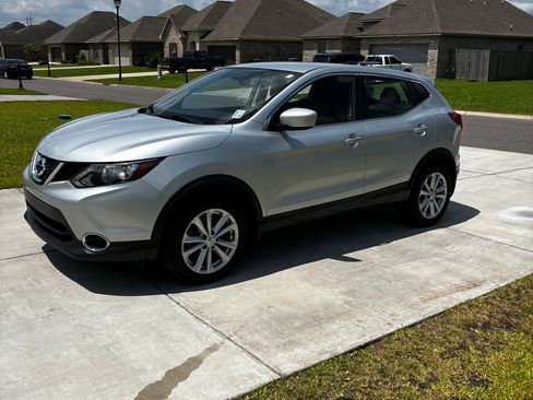 Used 2017 Nissan Rogue Sport S w/ S Appearance Package FWD image 1