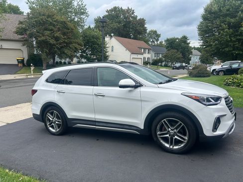 Used 2017 Hyundai Santa Fe Limited FWD image 1
