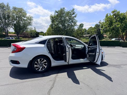 Used 2018 Honda Civic EX image 8