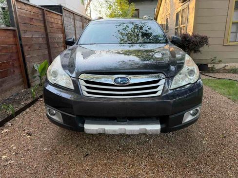 Used 2011 Subaru Outback 3.6R Limited w/ PWR Moonroof Pkg AWD/4WD image 4