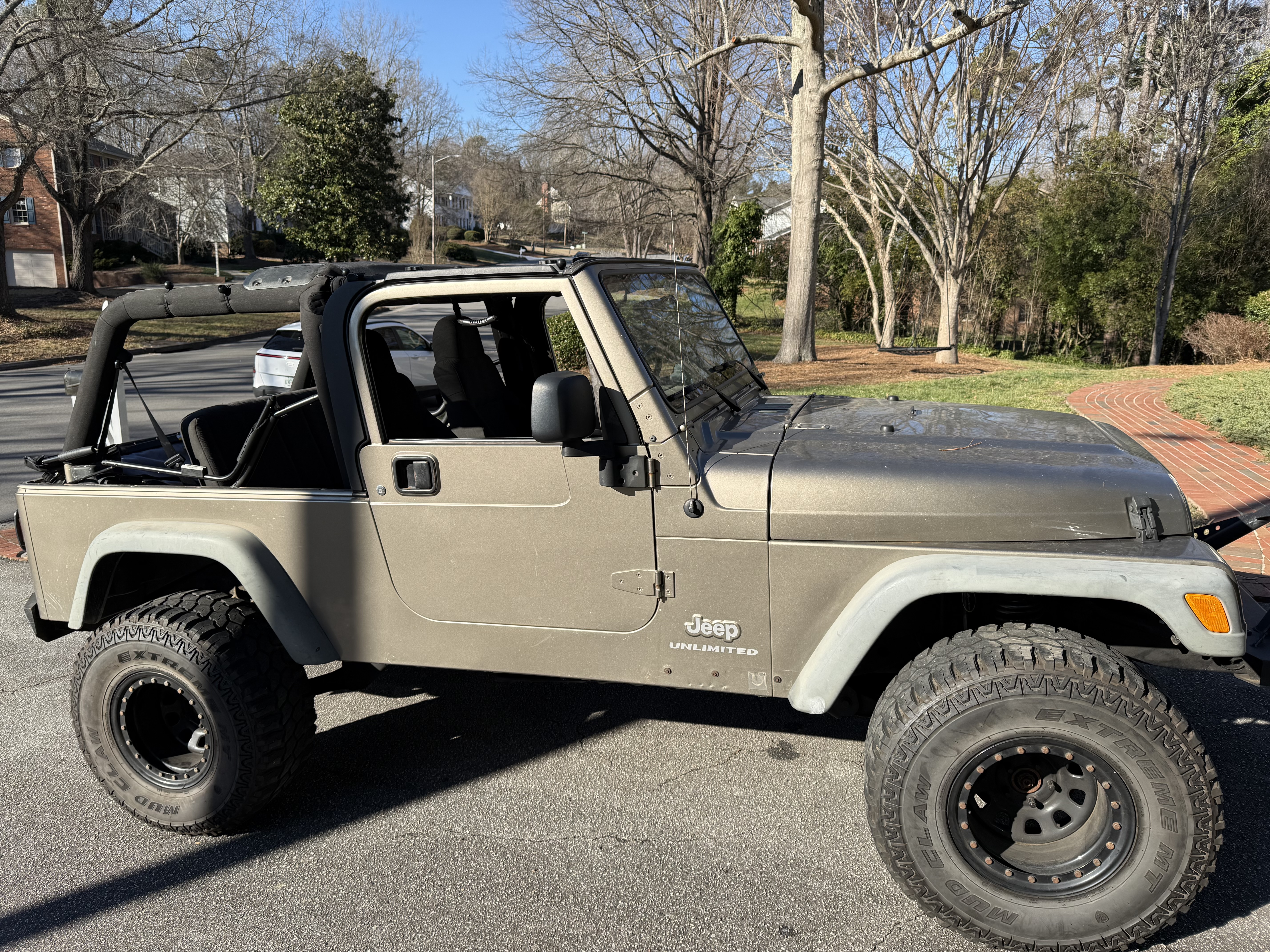 Used 2004 Jeep Wrangler 4WD image 2