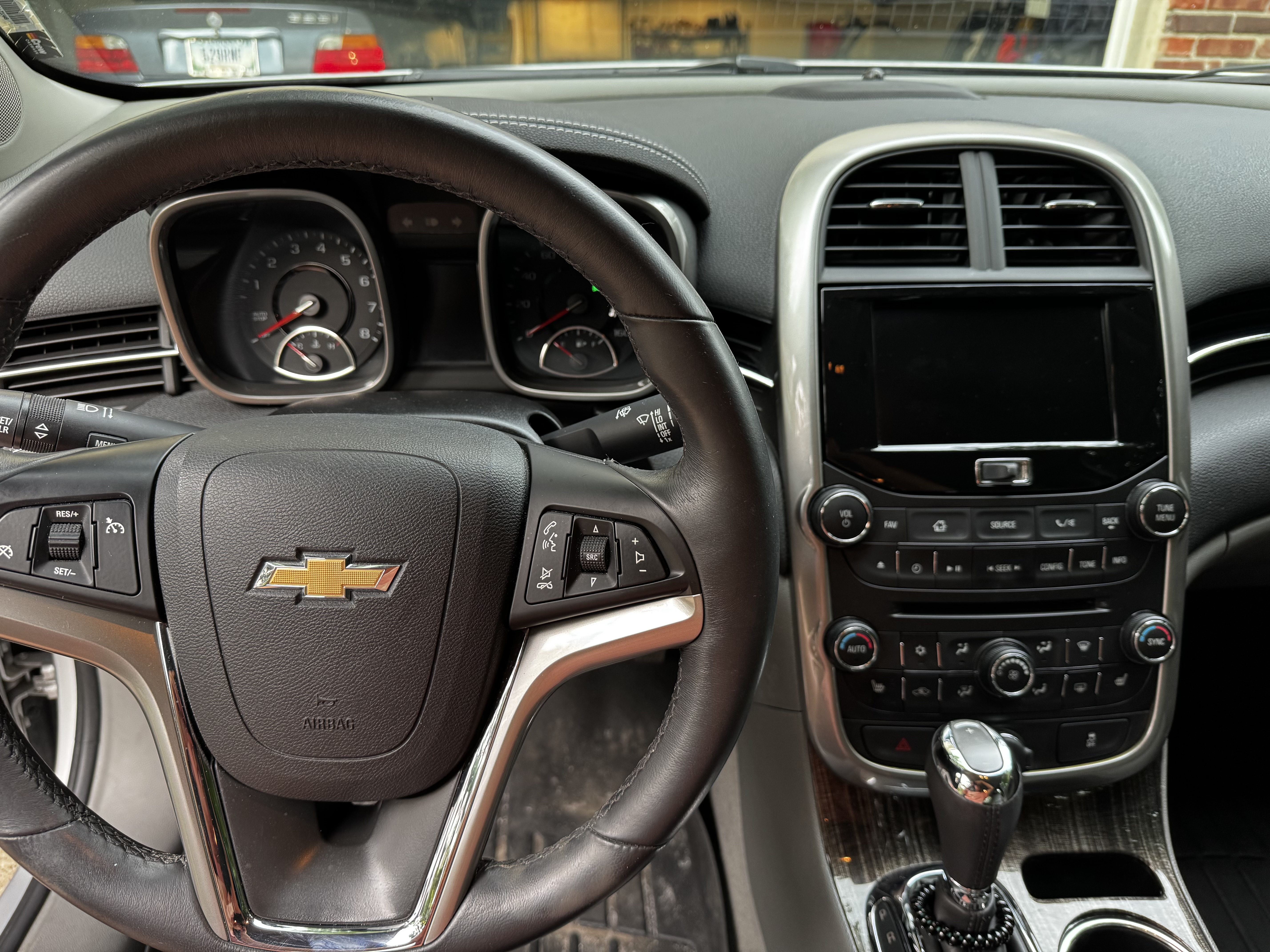 Used 2015 Chevrolet Malibu LT w/ Leather Package FWD image 9