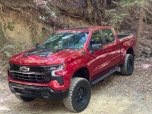 Used 2024 Chevrolet Silverado 1500 LT Trail Boss w/ Convenience Package II image 1